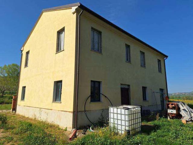 Rustici e casali in vendita