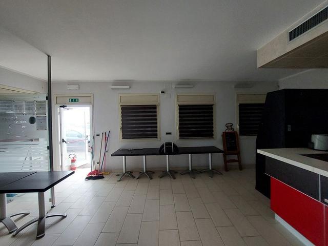 #2536596 Stazione di servizio con bar e autolavaggio in vendita - foto 6