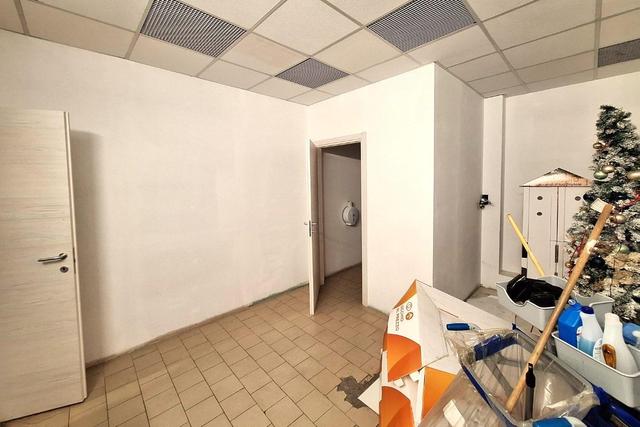 #25794 Area vendite (sub 364) in centro commerciale in vendita - foto 2