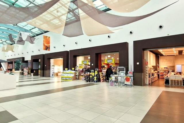 Complessi commerciali in vendita