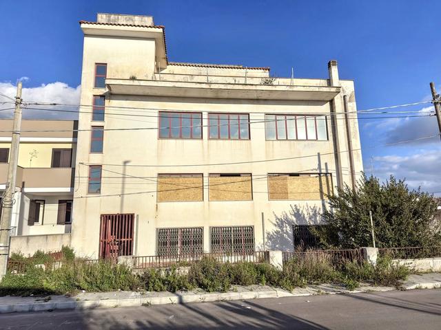 #2536936 Fabbricato commerciale su quattro livelli in vendita - foto 1