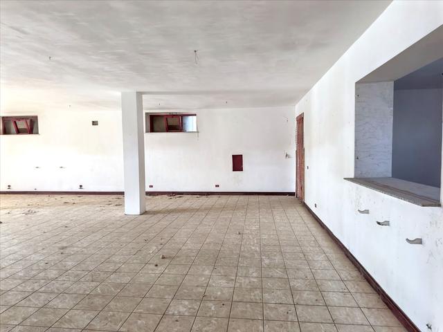 Negozi in vendita