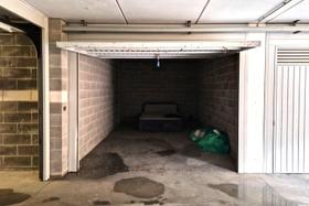 Garage in vendita