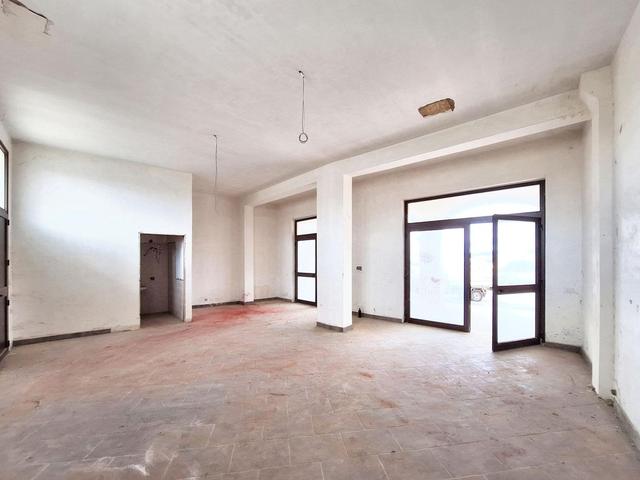 #23345 Locale commerciale al piano terra in vendita - foto 1