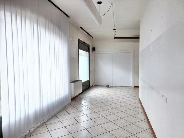 #23907 Ufficio al piano terra con cantina in complesso condominiale in vendita - foto 15