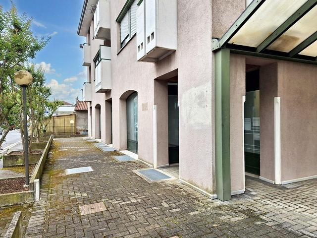#23907 Ufficio al piano terra con cantina in complesso condominiale in vendita - foto 18
