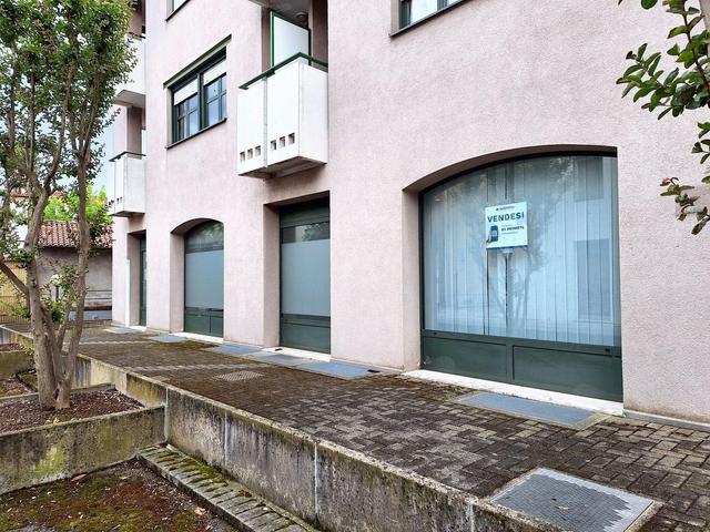 #23907 Ufficio al piano terra con cantina in complesso condominiale in vendita - foto 9