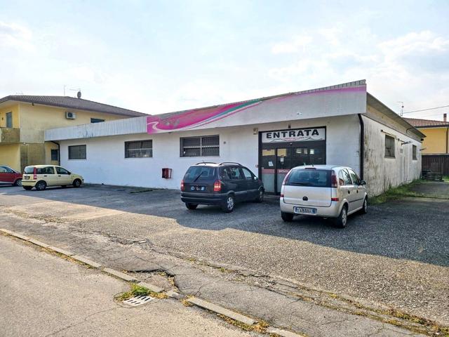 #2515037 Capannone commerciale con appezzamenti di terreno in vendita - foto 1