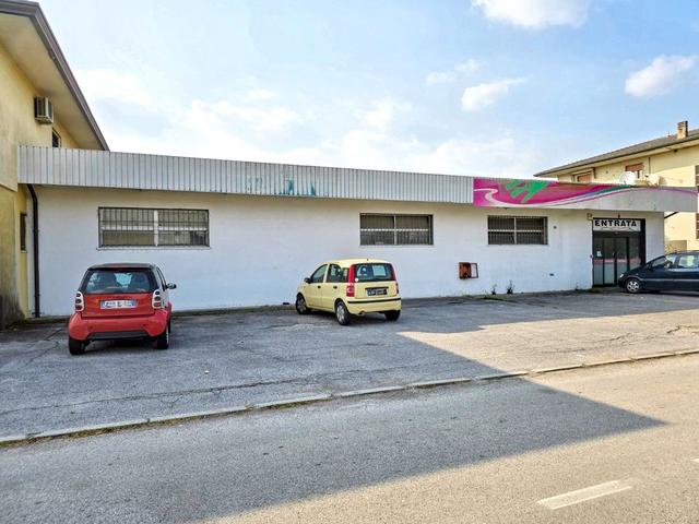 #2515037 Capannone commerciale con appezzamenti di terreno in vendita - foto 2