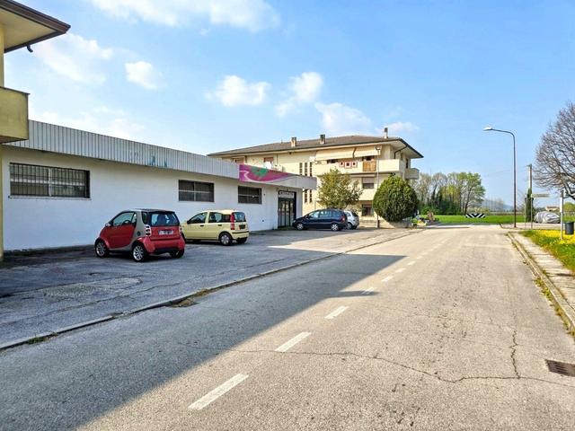 #2515037 Capannone commerciale con appezzamenti di terreno in vendita - foto 3