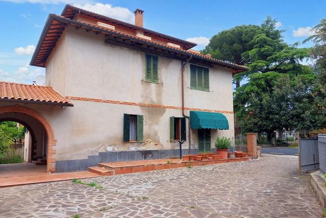 Palazzi in vendita