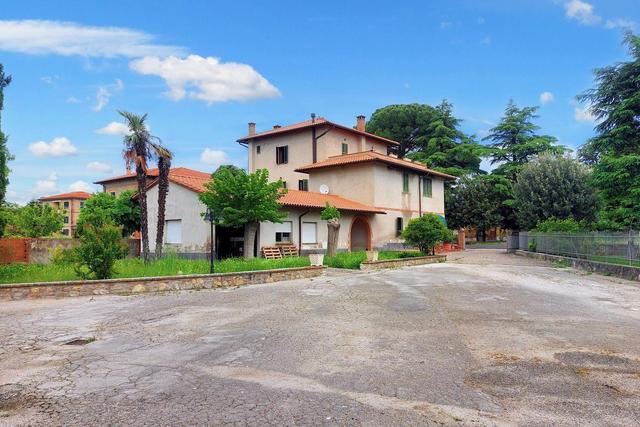Palazzi in vendita