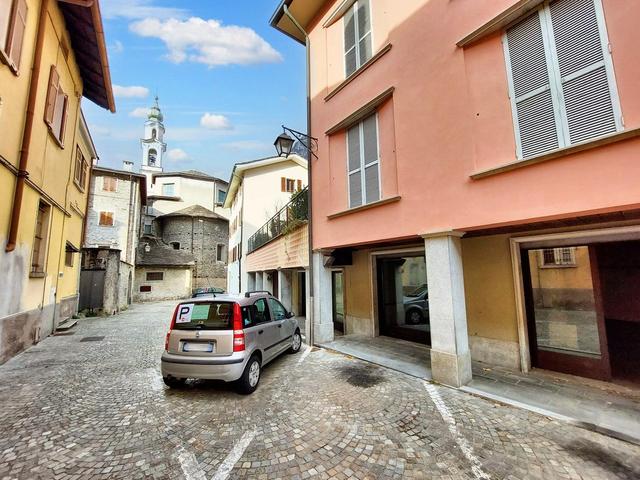 Negozi in vendita