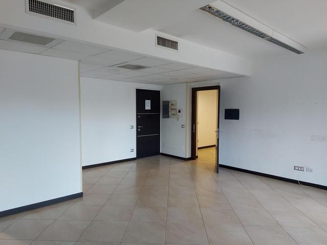 #24706 Ufficio in complesso residenziale con piscina sub 502 in vendita - foto 3