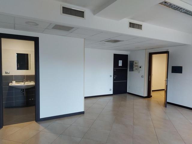 #24706 Ufficio in complesso residenziale con piscina sub 502 in vendita - foto 2