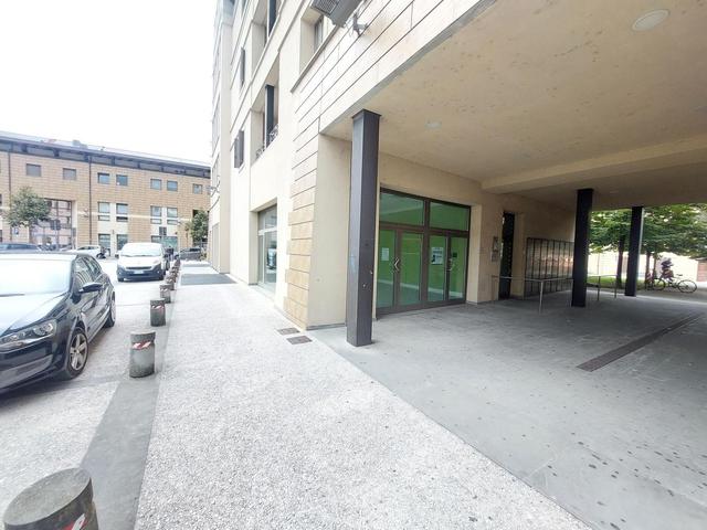 #24543 Negozio con posti auto privati in vendita - foto 8