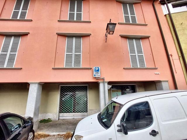 Negozi in vendita