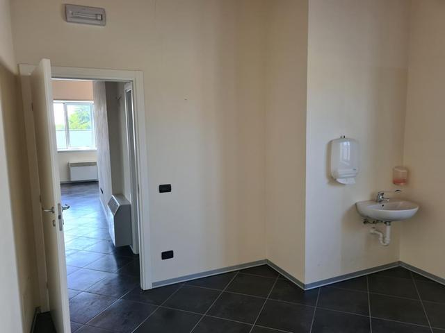 #13244 Due negozi ex centri medici in vendita - foto 18