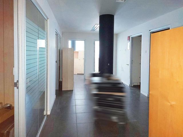 #22084 Negozio con posti auto in vendita - foto 2