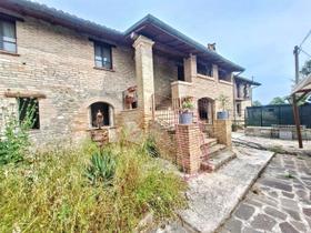 Rustici e casali in vendita