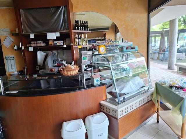 Complessi commerciali in vendita