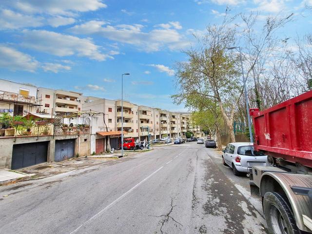 Magazzini in vendita