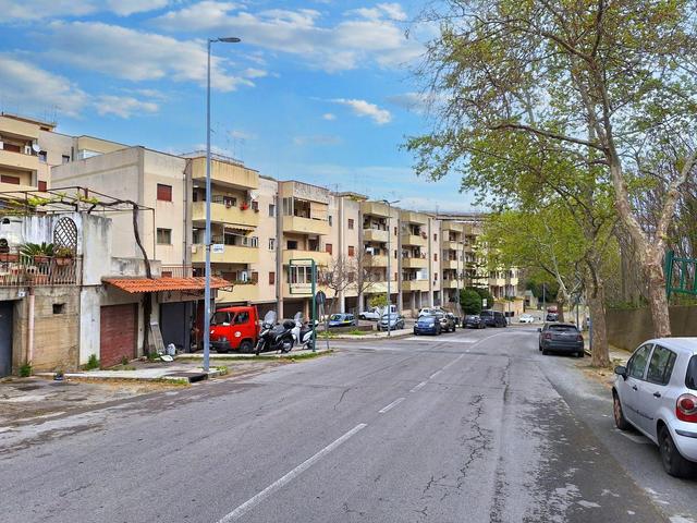 Magazzini in vendita