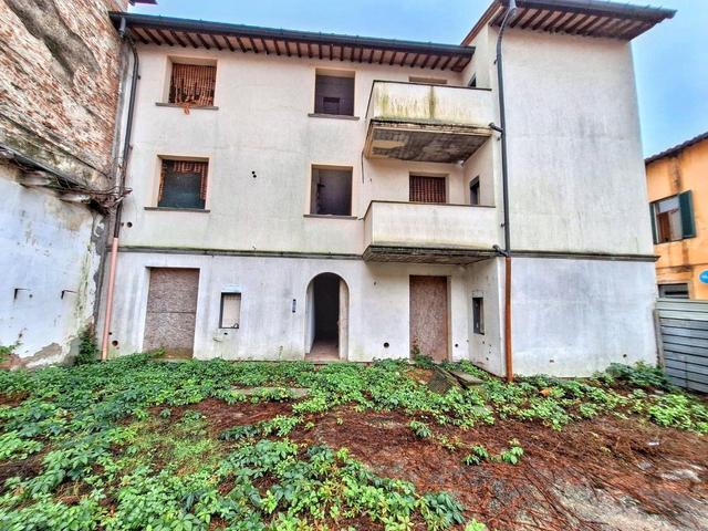 Palazzi in vendita