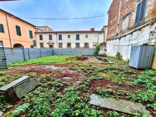 Palazzi in vendita