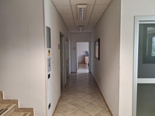 #2638717 Capannone con uffici e corte in vendita - foto 4
