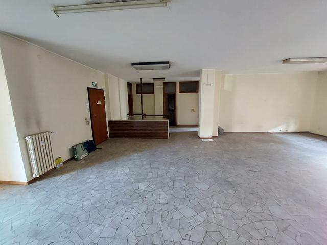 #2638538 immobile su due livelli con ufficio e negozio in vendita - foto 24