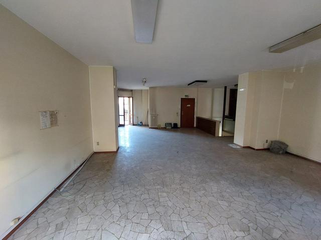 #2638538 immobile su due livelli con ufficio e negozio in vendita - foto 4