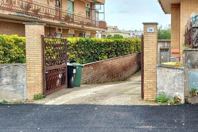 Garage in vendita