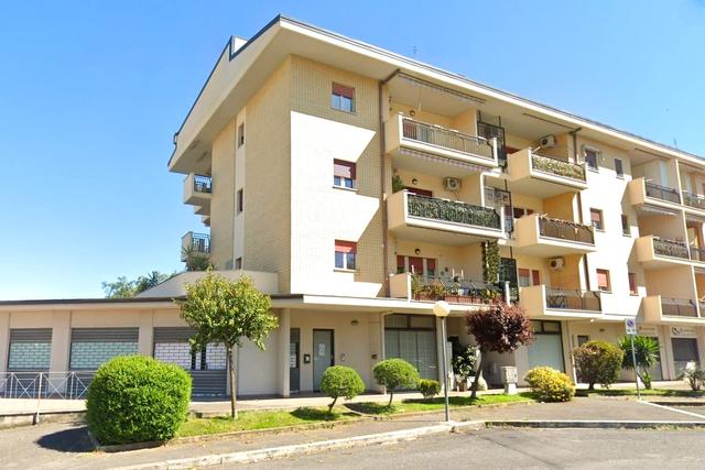 #25685 Negozio piano terra in zona residenziale in vendita - foto 2