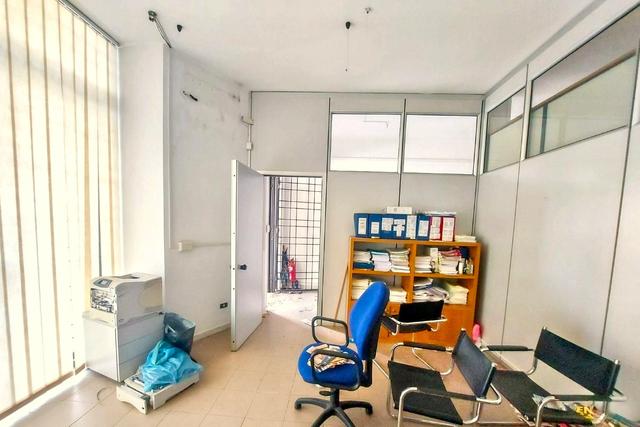 #25685 Negozio piano terra in zona residenziale in vendita - foto 10