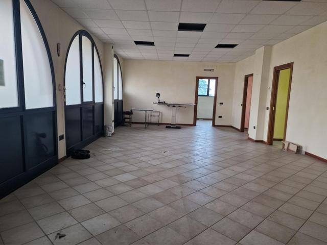 #2536418 Ufficio in complesso commerciale in vendita - foto 2