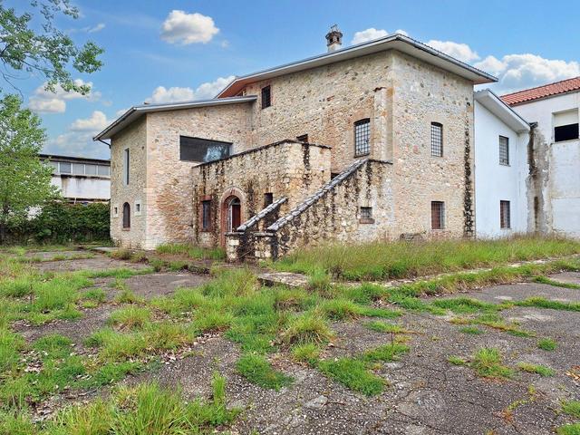 #23521 Stabilimento industriale con casale in vendita - foto 1
