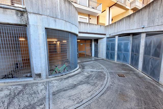 Garage in vendita