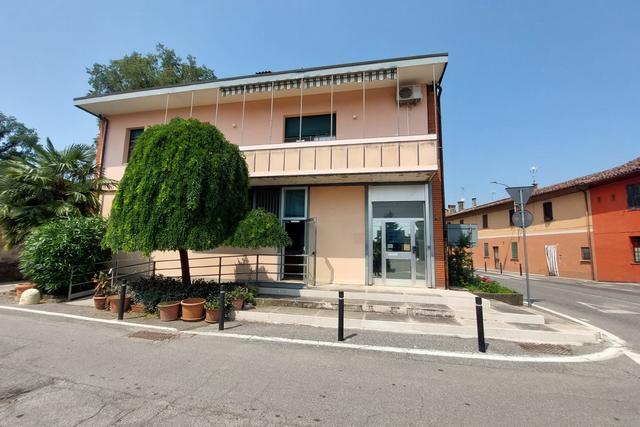 #2536105 Locali di un ex istituto di credito in vendita - foto 1