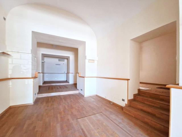 #20830 Locale commerciale fronte mare (sub 114) in vendita - foto 1