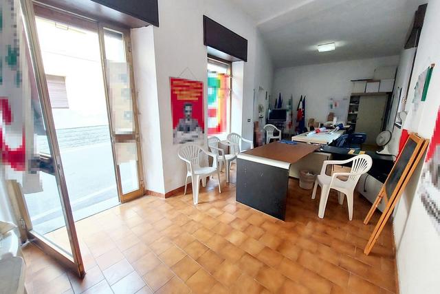 Negozi in vendita