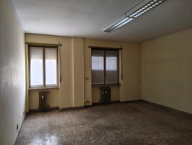 #2638543 Uffici al primo piano con pertinenze in vendita - foto 3