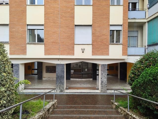 #2638543 Uffici al primo piano con pertinenze in vendita - foto 1