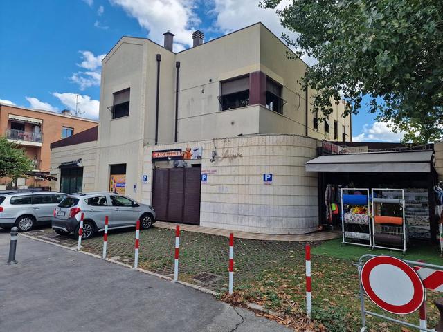 Negozi in vendita