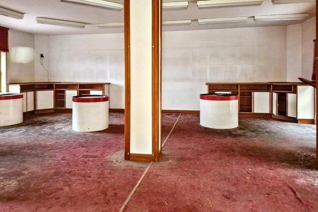 #25803 Locale commerciale con cantina (ex istituto bancario) in vendita - foto 2