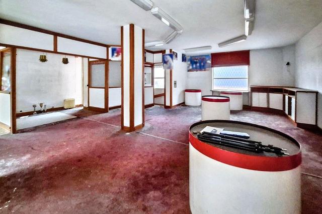 #25803 Locale commerciale con cantina (ex istituto bancario) in vendita - foto 9