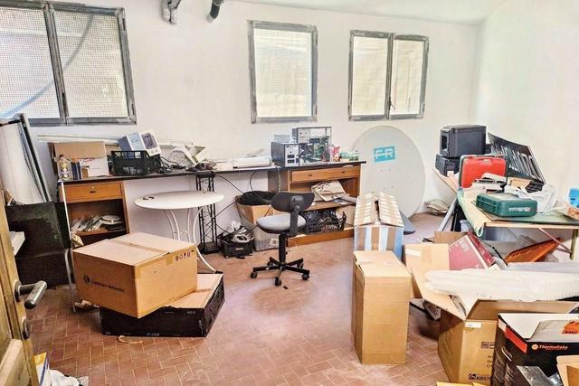 Magazzini in vendita