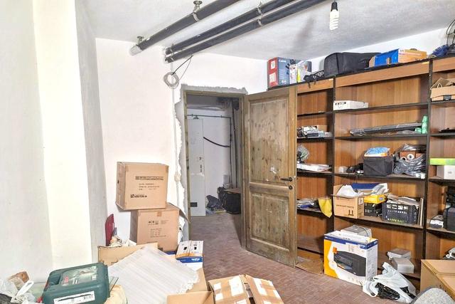 Magazzini in vendita