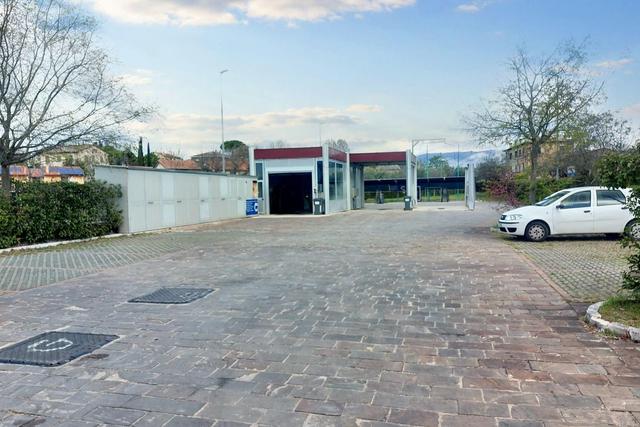 Complessi commerciali in vendita