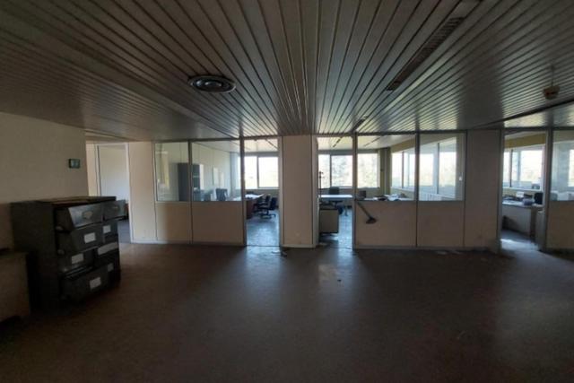 #25736 Edificio direzionale con uffici, mensa e cortile in vendita - foto 18